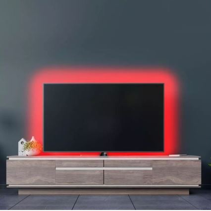 LED páska je navinutá na cievke. Páska obsahuje diódy RGB. K páske je pripojený kábel s konektorom.