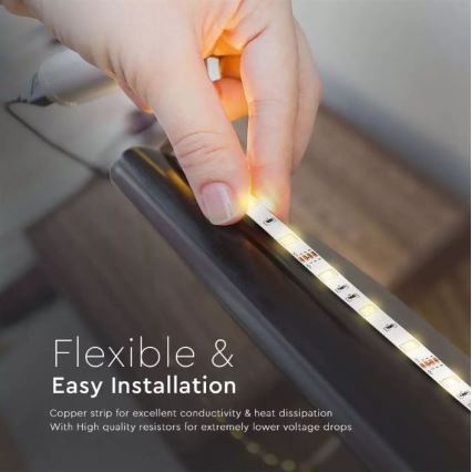 Ruka pripevňuje flexibilnú LED pásku na tmavý povrch. Páska je vybavená medenou vrstvou a kvalitnými odpormi pre nižšie napätie. Flexible & Easy Installation. Copper strip for excellent conductivity & heat dissipation. With High quality resistors for extremely lower voltage drops.
