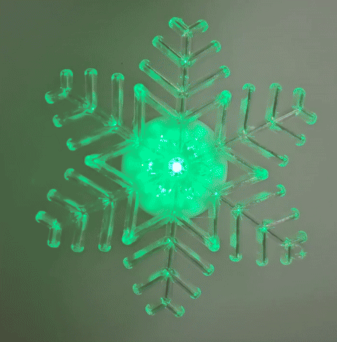 LED RGB Vianočná dekorácia s prísavkou LED/3xLR44 vločka