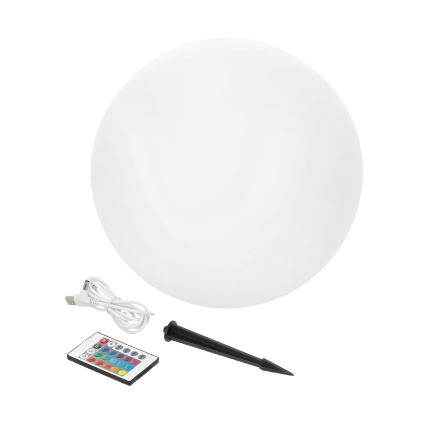 Biela guľová lampa svieti. Súčasťou je USB kábel, diaľkový ovládač s farebnými tlačidlami a zemný kolík. Všetko je na bielom pozadí.