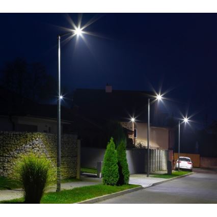 LED solárna pouličná lampa so senzorom STREET LED/15W/7,4V 4000K IP65 5400 mAh