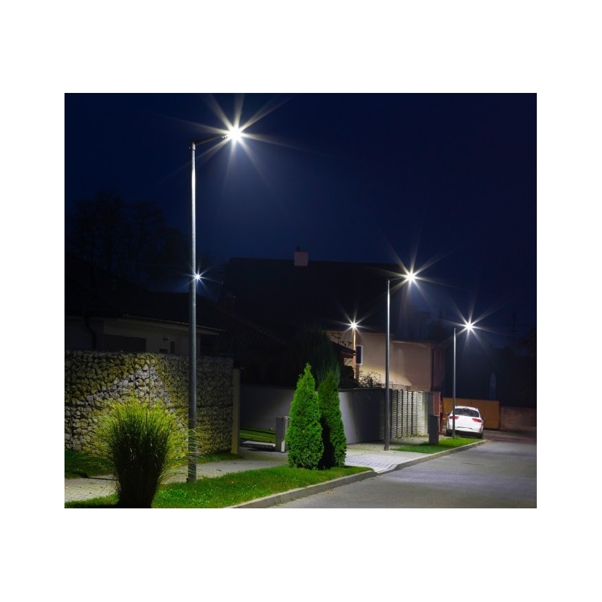 LED solárna pouličná lampa so senzorom STREET LED/15W/7,4V 4000K IP65 5400 mAh