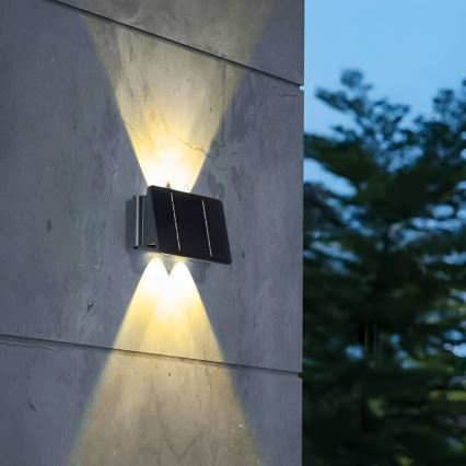LED Solárne nástenné svietidlo 4xLED/1,5W/3,7V 1500 mAh IP54 čierna