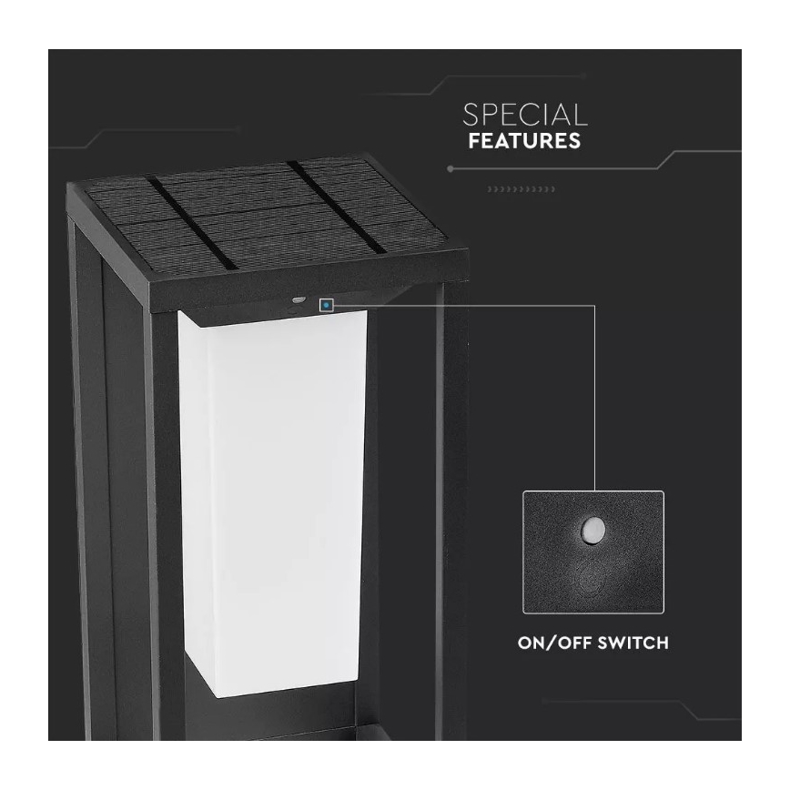 Solárny vonkajší svietidlo s bielym difúzorom, umiestnené v tmavom prostredí. Svietidlo má na vrchu solárny panel a vypínač. Text: SPECIAL FEATURES a ON/OFF SWITCH.