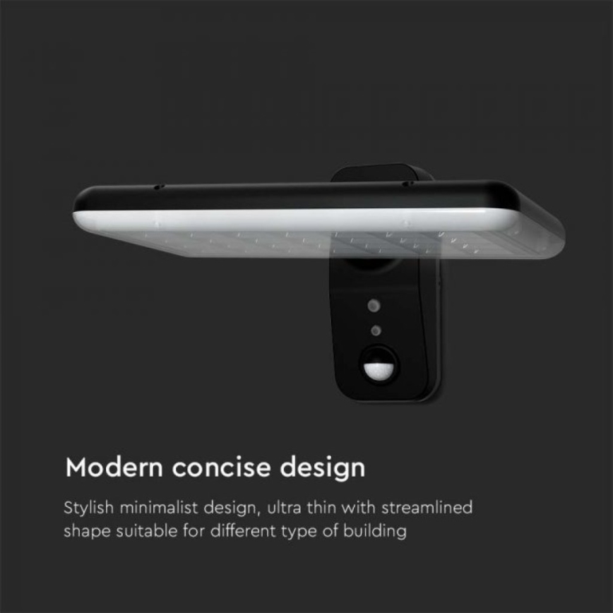Svietidlo s pohybovým senzorom a kamerou je pripevnené na stene. Svietidlo je ploché, s LED diódami a moderným dizajnom. Text: „Modern concise design. Stylish minimalist design, ultra thin with streamlined shape suitable for different type of building.“