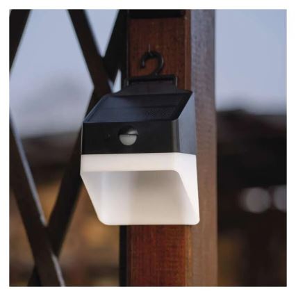 LED Solárne nástenné svietidlo so senzorom LUMI LED/3,7W IP65 čierna