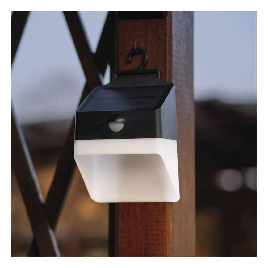 LED Solárne nástenné svietidlo so senzorom LUMI LED/3,7W IP65 čierna