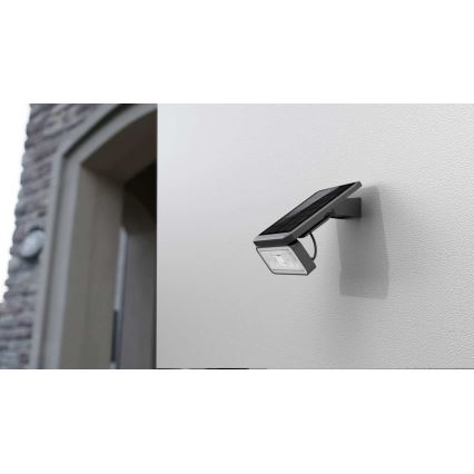 LED Solárny vonkajší reflektor so senzorom LED/8W/3,7V 2000 mAh IP54 čierna