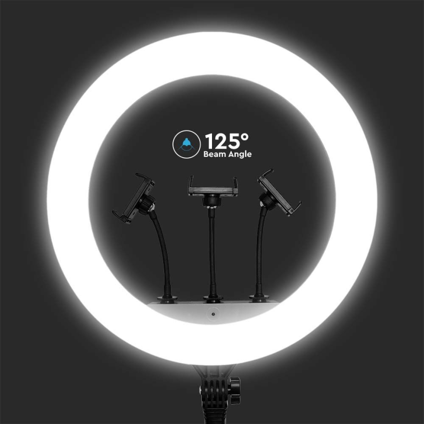Kruhové LED svetlo svieti. Tri držiaky na mobilné telefóny sú pripevnené k svetlu. Uhol lúča je 125°.