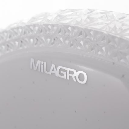 Biely predmet s diamantovým vzorom na okraji. Na predmete je vyrazené logo MILAGRO. Predmet je na bielom pozadí.