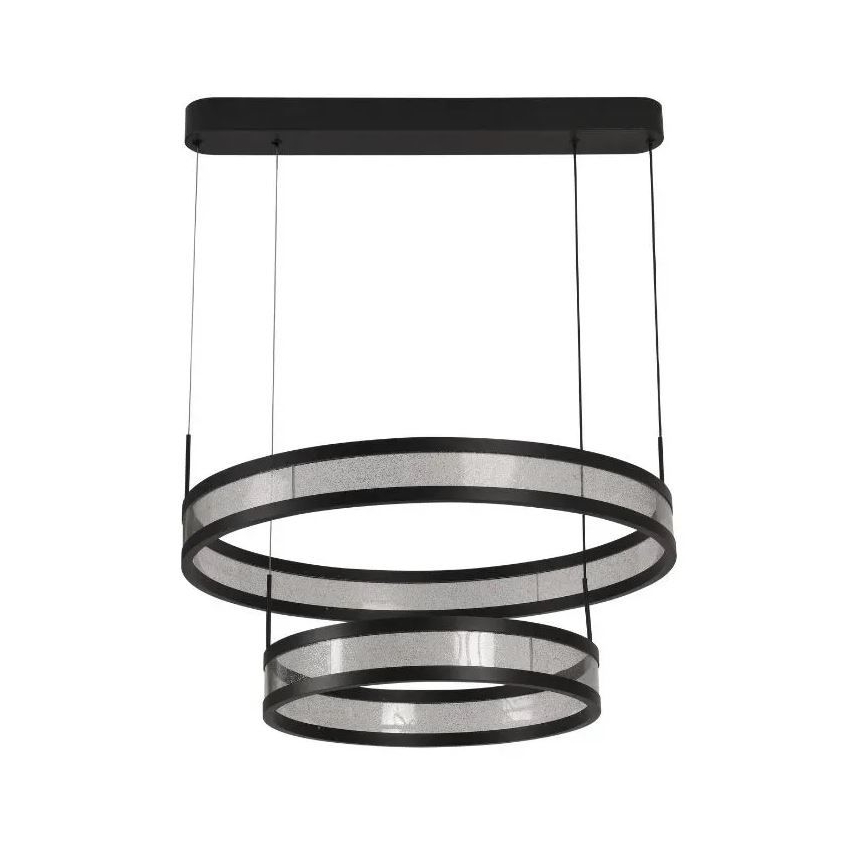 Dvojité kruhové svietidlo visí zo stropu. Svietidlo má dva prekrývajúce sa kruhy z čierneho kovu s priesvitnými vložkami. Vložky sú textúrované, s jemnou zrnitou štruktúrou. Svietidlo je zavesené na troch tenkých kábloch pripevnených k čiernej stropnej konzole.