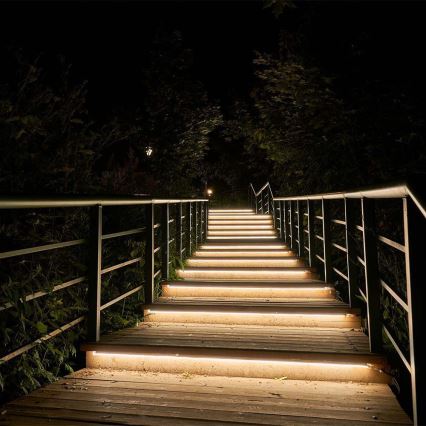 LED Stmievateľný solárny pásik LED/1,2W/3,7V 4000K IP67 1500 mAh 5m + diaľkové ovládanie
