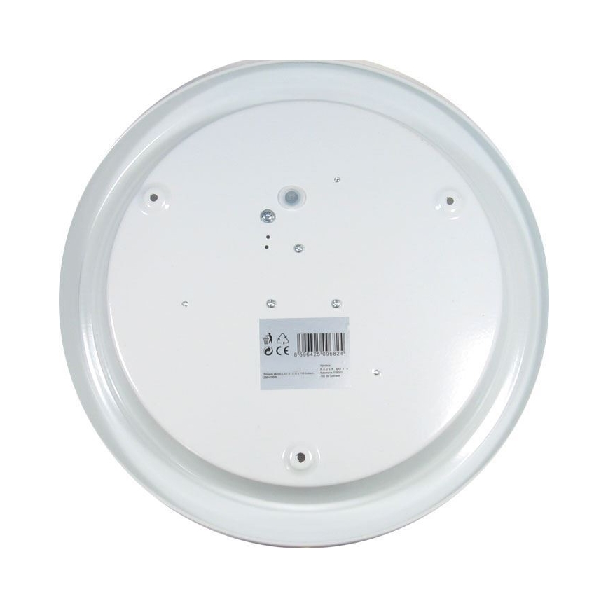 Biela kruhová stropná lampa je zobrazená zo zadnej strany. Vidno montážne otvory a štítok s čiarovým kódom 8596425096824 a označeniami CE.