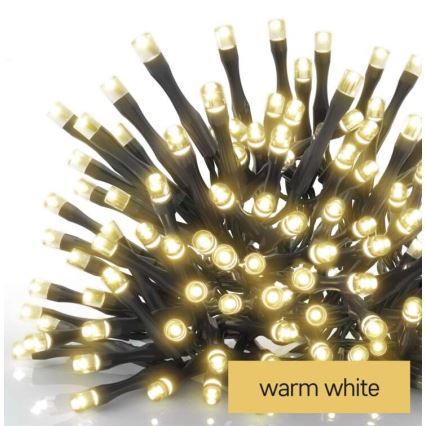 LED svetelný pás s mnohými žiarovkami s teplým bielym svetlom (warm white) je zvinutý. Káble sú čierne.
