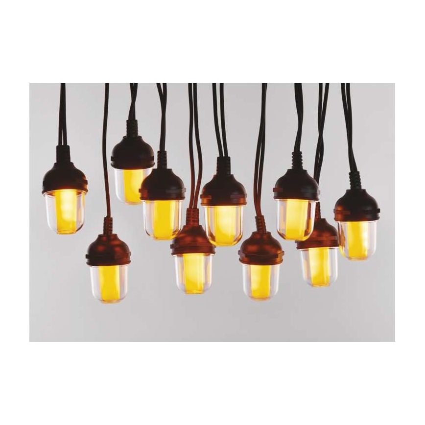 Dvanásť žiaroviek s teplým žltým svetlom visí z čiernych káblov. Žiarovky sú umiestnené na svetlom pozadí.