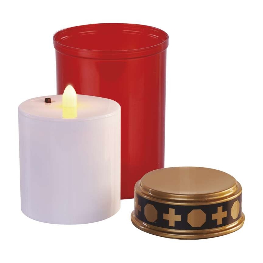 Elektrická sviečka svieti. Je biela, v červenom plastovom obale a na zlatom podstavci s čiernym pásom a ornamentmi – krížiky a kruhy.