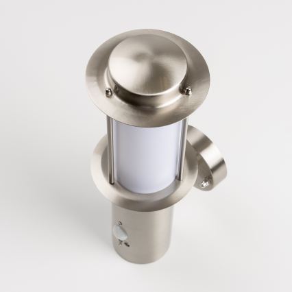 LED vonkajšie nástenné svietidlo s pohybovým senzorom 1xE27/4,9W/230V IP44 matný chróm
