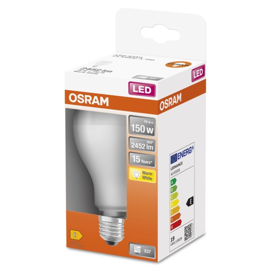 LED žiarovka Osram je zabalená v kartónovej krabici. Na krabici je uvedená značka Osram, výkon 19 W, ekvivalent 150 W, svetelný tok 2452 lm, teplá biela farba svetla a životnosť 15 rokov. Energetická trieda je E. Závit je E27.