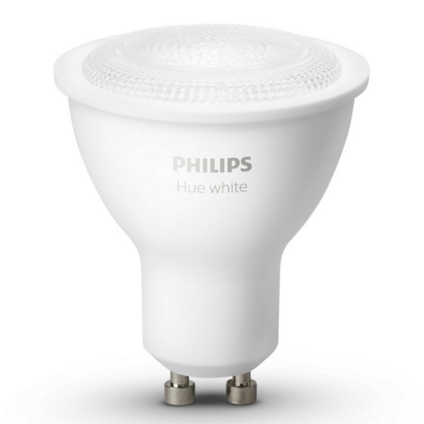 LED žiarovka Philips Hue white svieti. Je biela, má GU10 päticu a je zobrazená na bielom pozadí.