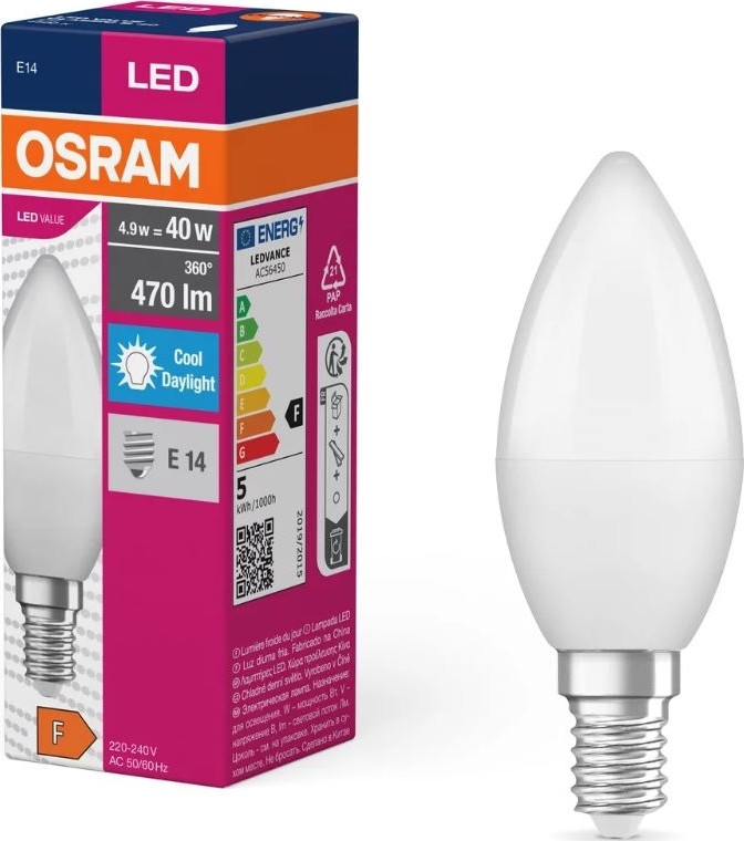 LED žiarovka Osram s tvarom sviečky, svieti, je zobrazená v balení. Balenie uvádza: 4,9 W = 40 W, 360°, 470 lm, Cool Daylight, E14, 5 kWh/1000h, 220-240V AC 50/60Hz.