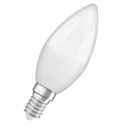 LED žiarovka tvaru sviečky s kovovou závitovou objímkou je zobrazená na bielom pozadí. Žiarovka je naklonená.