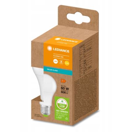 LED žiarovka je zobrazená v kartónovej krabici. Krabica obsahuje technické údaje a označenie GO GREEN RECYCLED PLASTIC LAMP. Žiarovka má označenie 8,5 W / 60 W / 806 lm.