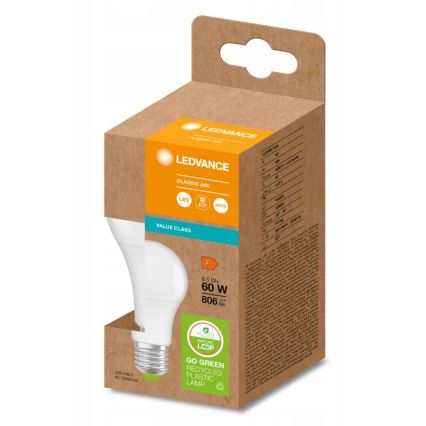 LED žiarovka, zabalená v kartónovej krabičke, s označením 8,5 W, 60 W, 806 lm. Na obale je uvedené: LEDVANCE CLASSIC A60, VALUE CLASS, GO GREEN RECYCLED PLASTIC LAMP a ďalšie technické parametre.