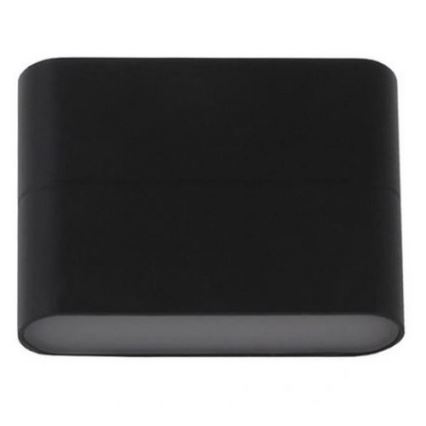 Čierna obdĺžniková nástenná lampa s mierne zaoblenými hranami svieti. Spodná časť lampy je svetlejšia ako vrchná.