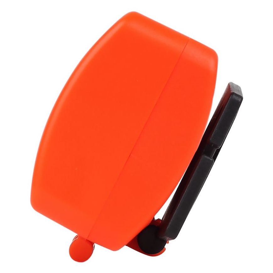 Pomarančové zariadenie s čiernym držiakom je zobrazené z boku. Zariadenie je mierne naklonené. Je umiestnené na bielom pozadí.