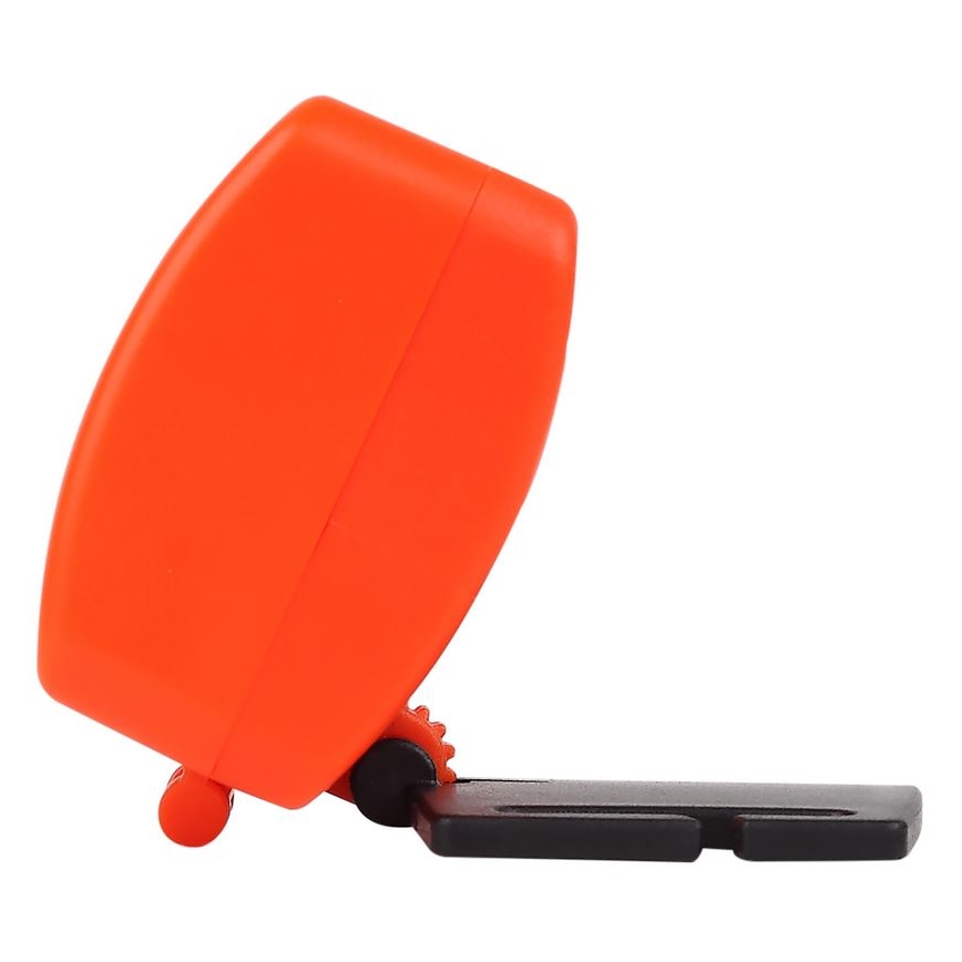 Oranžový digitálny stopky sú umiestnené na čiernom stojane. Stopky sú otočené do strany, s viditeľným nastavovacím kolieskom. Nachádzajú sa na bielom pozadí.