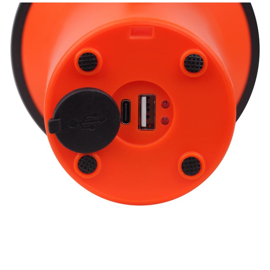 Oranžové zariadenie s USB a Micro USB konektorom, ktoré sa nabíja. Na spodnej strane sú viditeľné malé otvory.