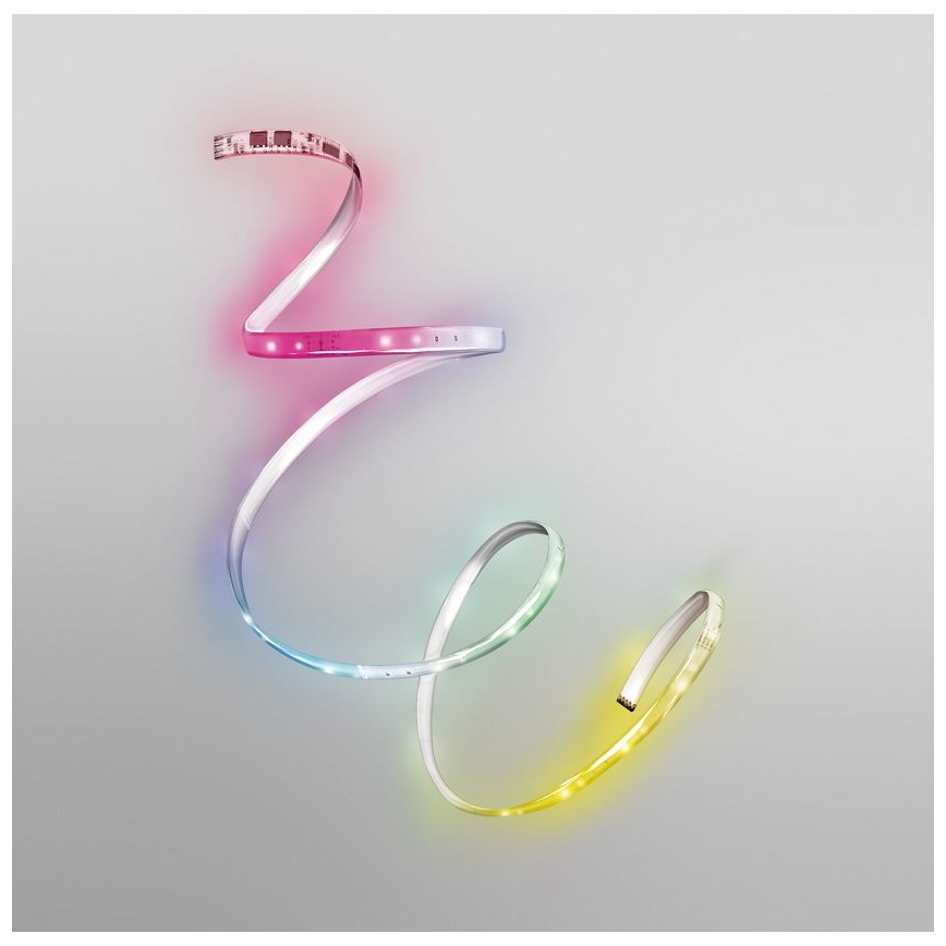 LED pásik svieti rôznymi farbami a je stočený do špirály pred svetlosivým pozadím.