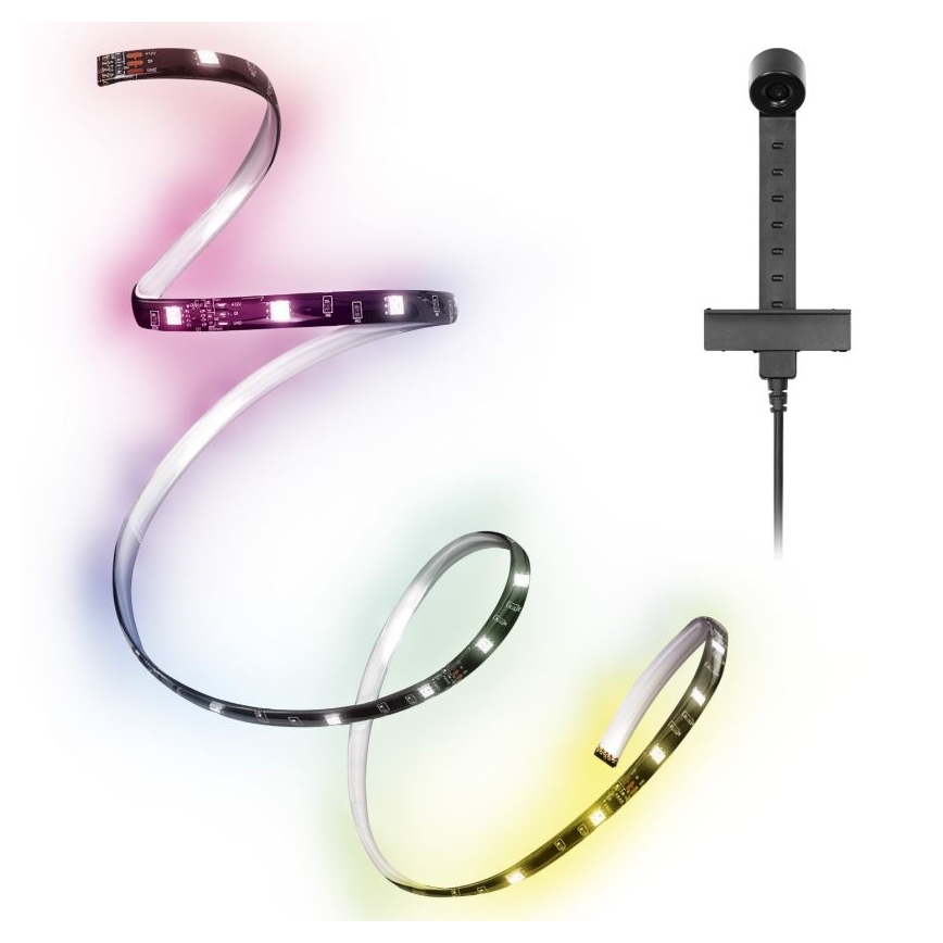 LED pásik svieti rôznymi farbami, je stočený do špirály. K nemu patrí malý čierny regulátor s káblom. Oba sú na bielom pozadí.