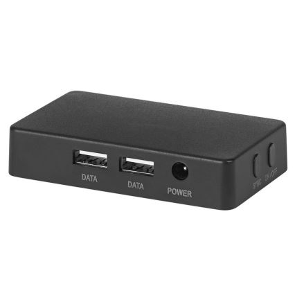 Čierny obdĺžnikový rozbočovač s dvoma USB portami označenými „DATA“, jedným konektorom „POWER“ a prepínačmi „SYNC“, „ON“, „OFF“.