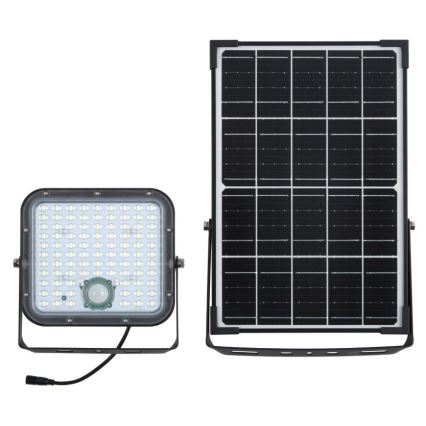 LED solárny reflektor s čidlom pohybu a samostatný solárny panel. Reflektor svieti. Sú na bielom pozadí.