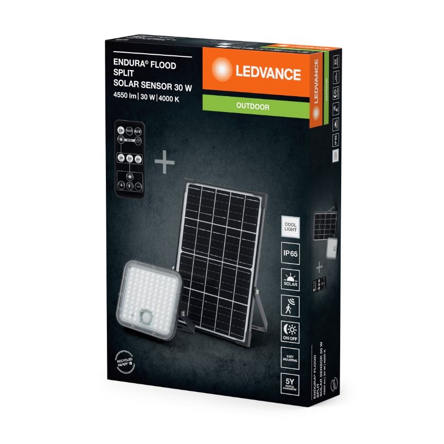 Balenie solárneho LED svetla s pohybovým senzorom, 30 W, 4550 lm, 4000 K, obsahuje aj diaľkové ovládanie a solárny panel. Svetlo je určené pre exteriér.