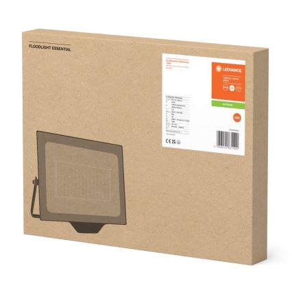 LED reflektor je zobrazený na kartónovej krabici. Krabica je hnedá a obsahuje technické špecifikácie: FLOODLIGHT ESSENTIAL 100W, LEDVANCE, 17000lm - 140W, IP65, Outdoor, LED. Čiarový kód je tiež uvedený.