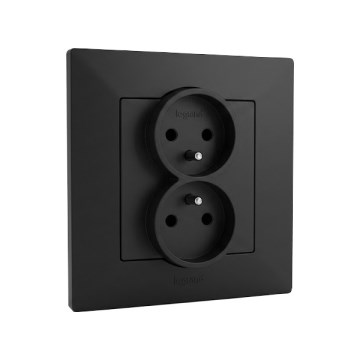 Legrand - Dvojitá domová zásuvka s rámčekom NILOE STEP 250V čierna