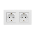 Legrand - Dvojitá domová zásuvka SCHUKO s rámikom NILOE STEP 250V biela
