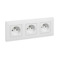 Legrand - Trojitá domová zásuvka s rámikom NILOE STEP 250V biela