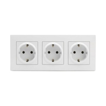 Legrand - Trojitá domová zásuvka SCHUKO s rámčekom NILOE STEP 250V biela