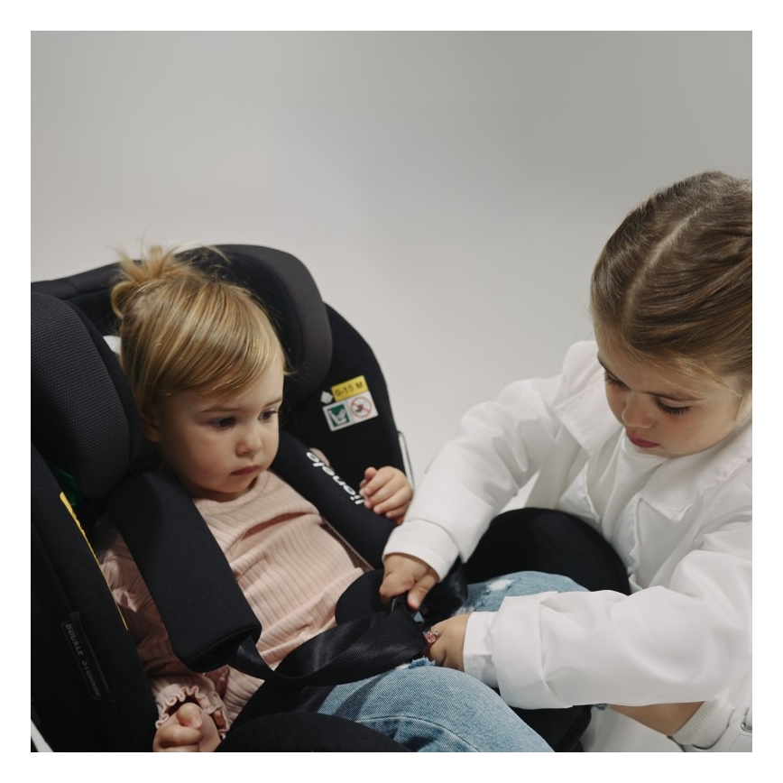 Lionelo - Autosedačka s otočnou základňou ANTOON PLUS i-Size 40-105 cm, čierny onyx