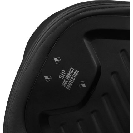 Čierna kožená časť operadla poskytuje bočnú ochranu pred nárazom (SIP). Je označená štítkom „SIP SIDE IMPACT PROTECTION“ a štyrmi diamantovými symbolmi.