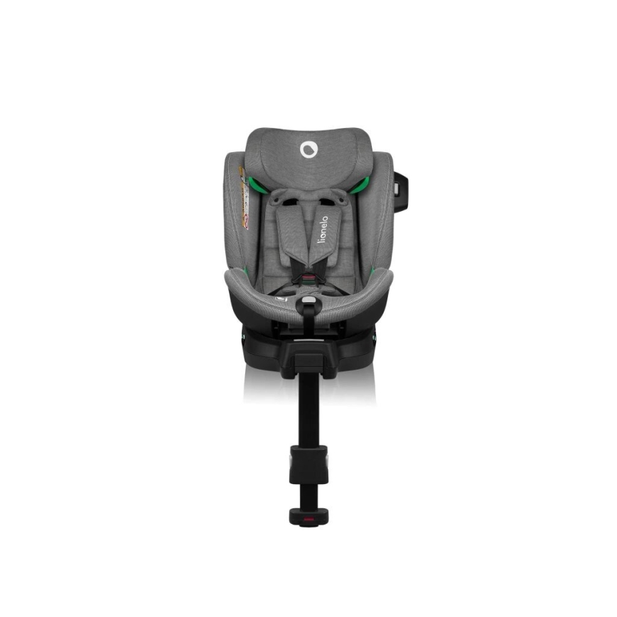Autosedačka Lionelo je zobrazená spredu na bielom pozadí. Je sivá s tmavými a svetlozelenými detailmi. Sedačka je pripevnená k nastaviteľnej základni.