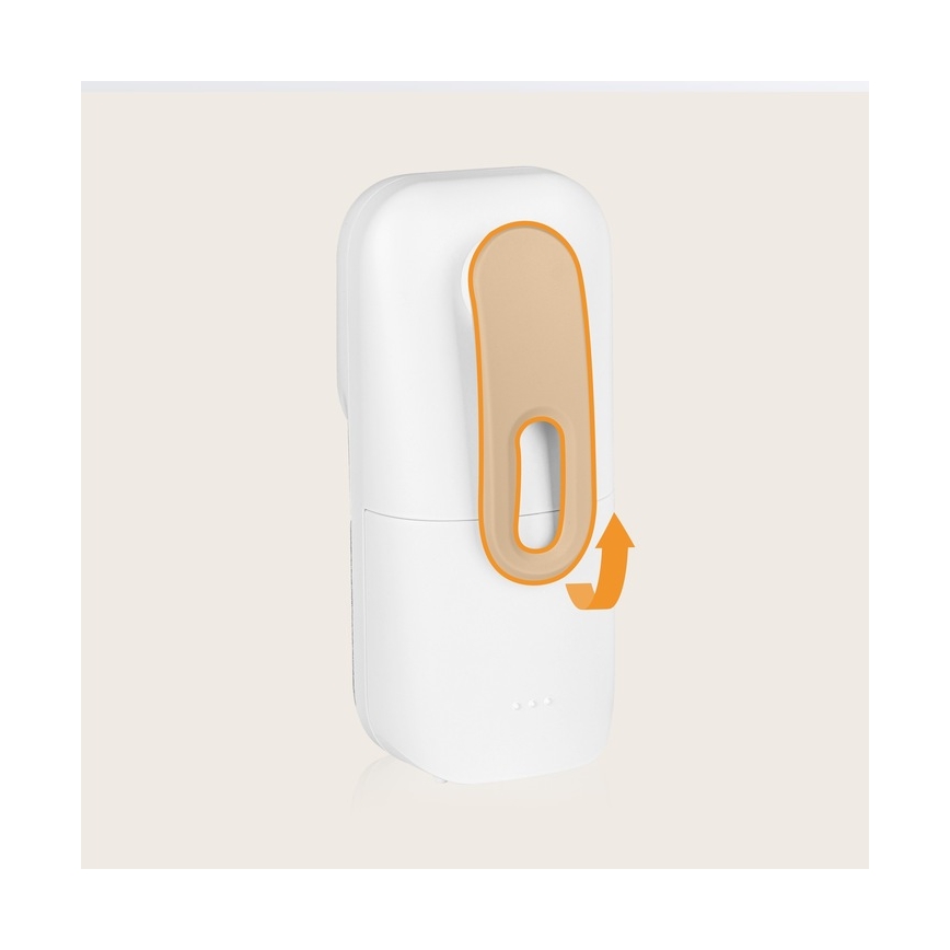 Biely, obdĺžnikový prístroj s béžovým pásikom na otváranie. Pásikom sa otvára, pričom šípka ukazuje pohyb otvárania. Prístroj stojí na svetlom pozadí.