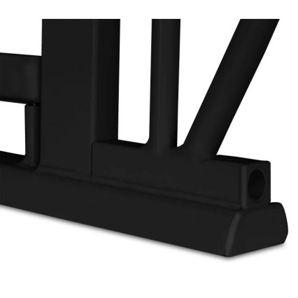 Čierna kovová konštrukcia s troma ramenami sa nachádza na bielom pozadí. Konštrukcia má na spodnej strane širokú základňu s otvorom.