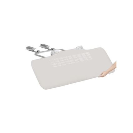 Svetlosivá podložka pripevnená na kovovom ráme sa uchytáva pomocou dvoch pák. Ruka ju jemne nadvihuje. Podložka má na povrchu jemne vytlačený nečitateľný vzor.