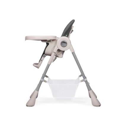 Detská vysoká stolička stojí na štyroch nohách, má opierku a podnos. Je vybavená spodným sieťovaným košíkom. Stolička je béžovo-sivá.