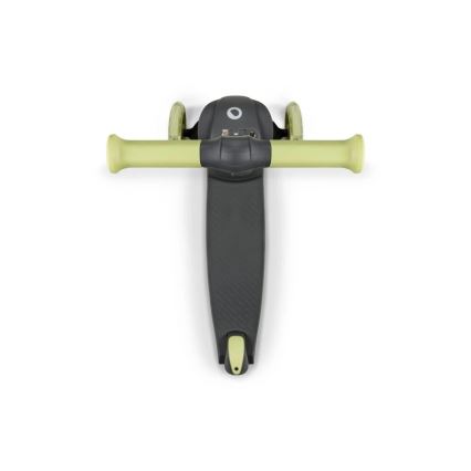 Trojkolka s tmavosivou platformou a svetlozelenými držadlami je zobrazená zhora. Je pripravená na jazdu na bielom pozadí.