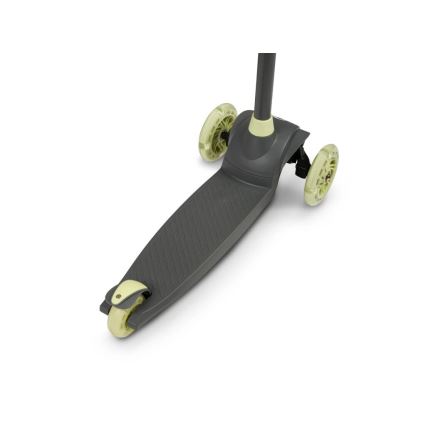 Trojkolka s šedou doskou a svetložltými kolesami stojí na bielom pozadí. Je naklonená dopredu, pričom je zobrazená jej predná časť.